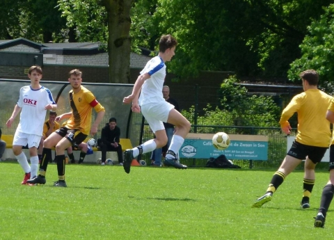 Obenauf - nicht nur in dieser Szene: Die Jugendteams des SV Glehn