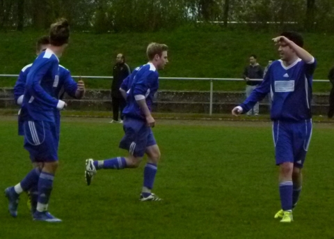 Bejubeln das Glehner 2:0: Rene Rothausen (verdeckt), Simon Hilliges, Andreas Janßen und Timo Schmitz (v.l.)